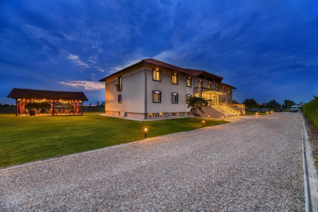 Stejarii Resort Ineu  Ngoại thất bức ảnh
