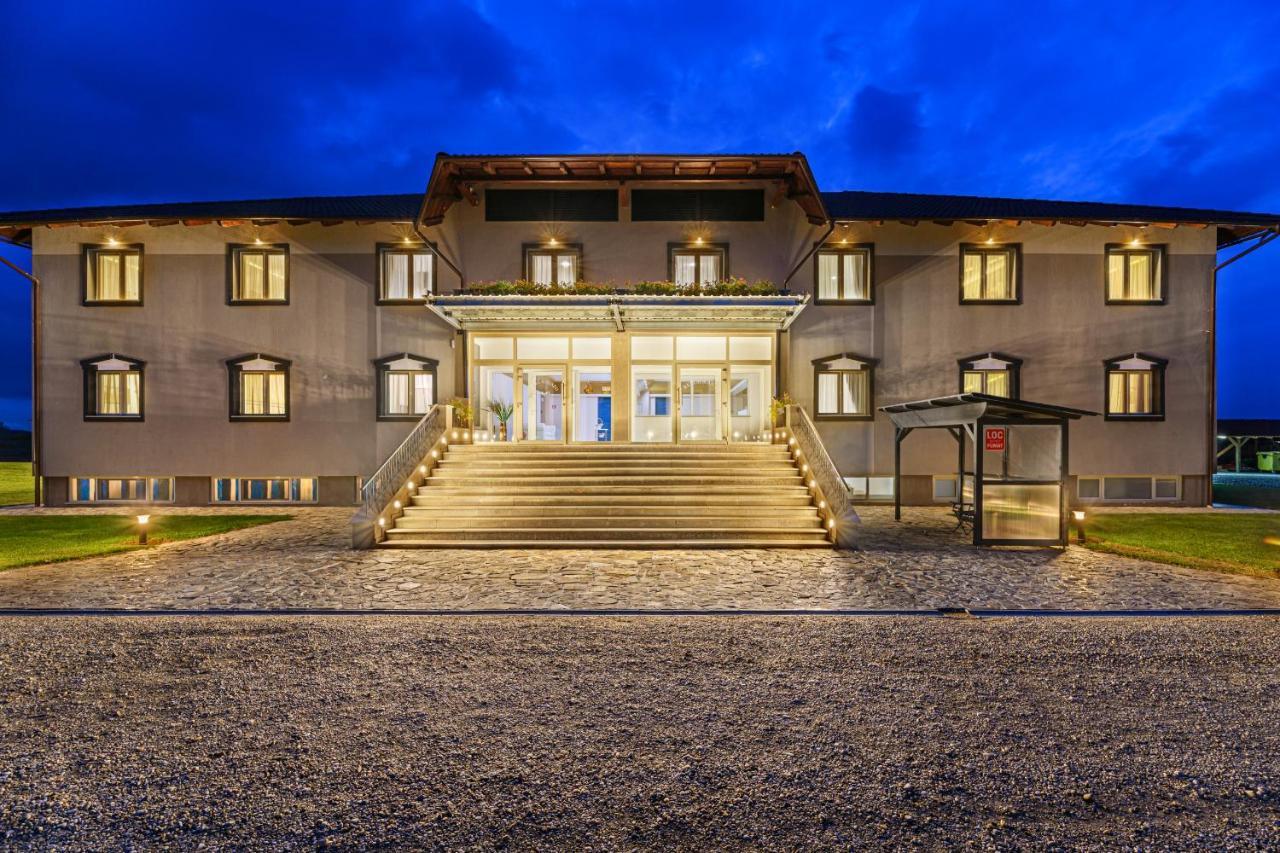 Stejarii Resort Ineu  Ngoại thất bức ảnh